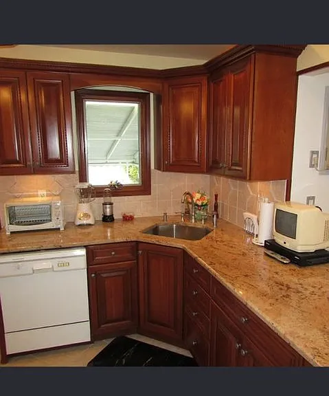 215 Albany Ave — Photo 6