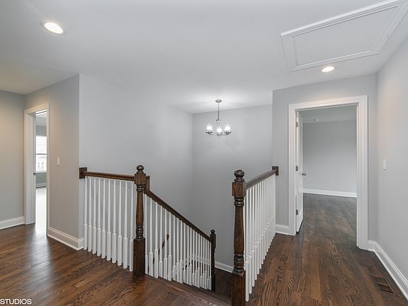 5th image of 324 S Villa Ave