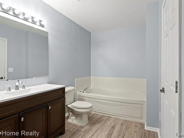 7637 Woodward Ave — Photo 12
