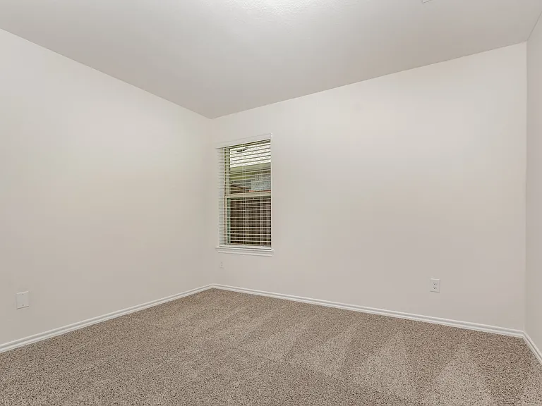3928 Amethyst Dr — Photo 17