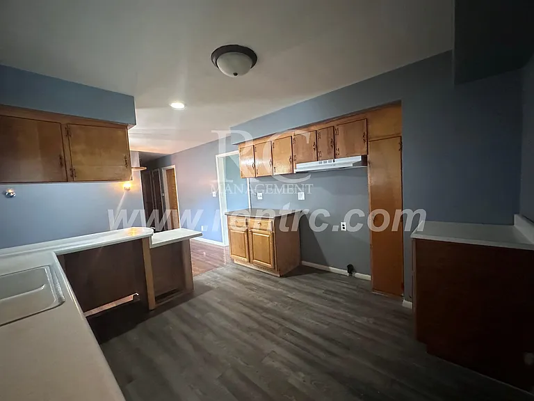 717 W Columbia St #W — Photo 3