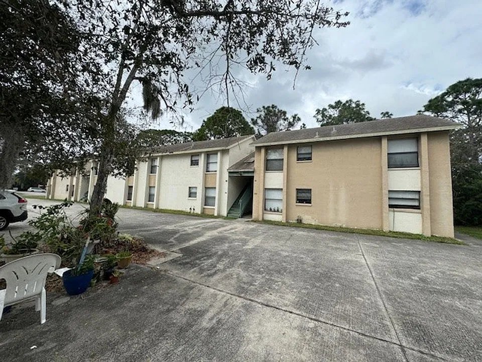 341 Mercury Ave SE #102