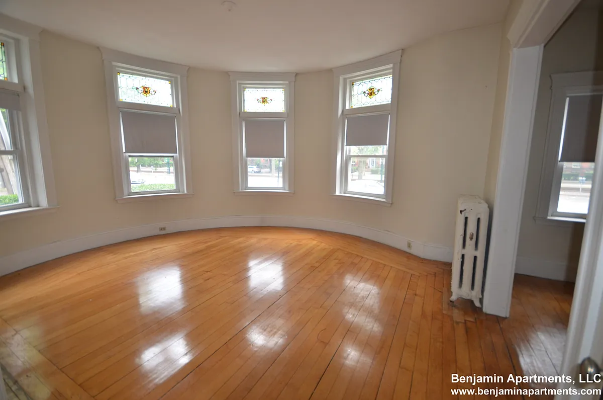 Building Photo - 1822 Beacon St #14