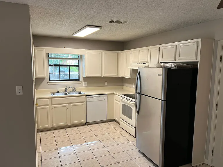 2135 Raintree Dr — Photo 6