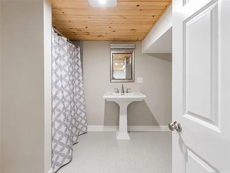5 Interlocken Rd — Photo 29