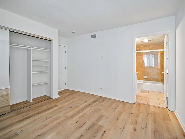 1939 Tamarind Ave #7 — Photo 4