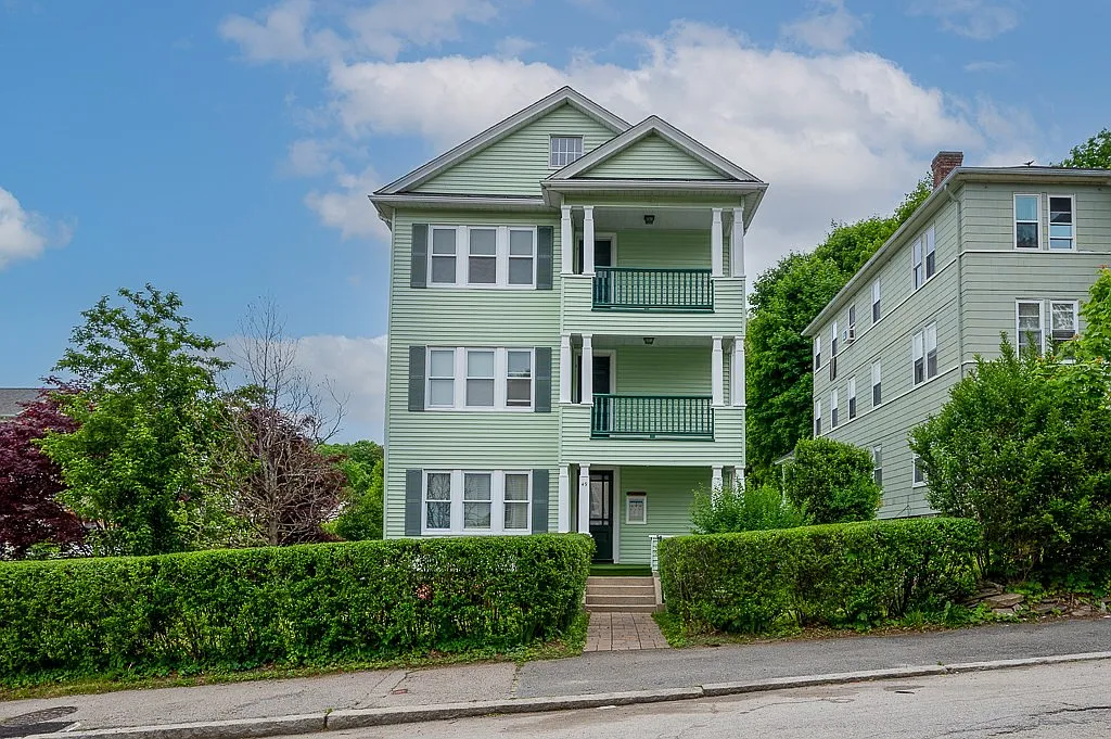 3 bed, 1197 sqft, $2,050 — Photo 1