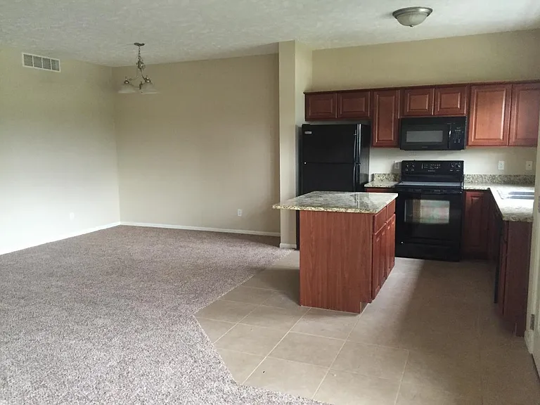 Kitchen & Dining Area