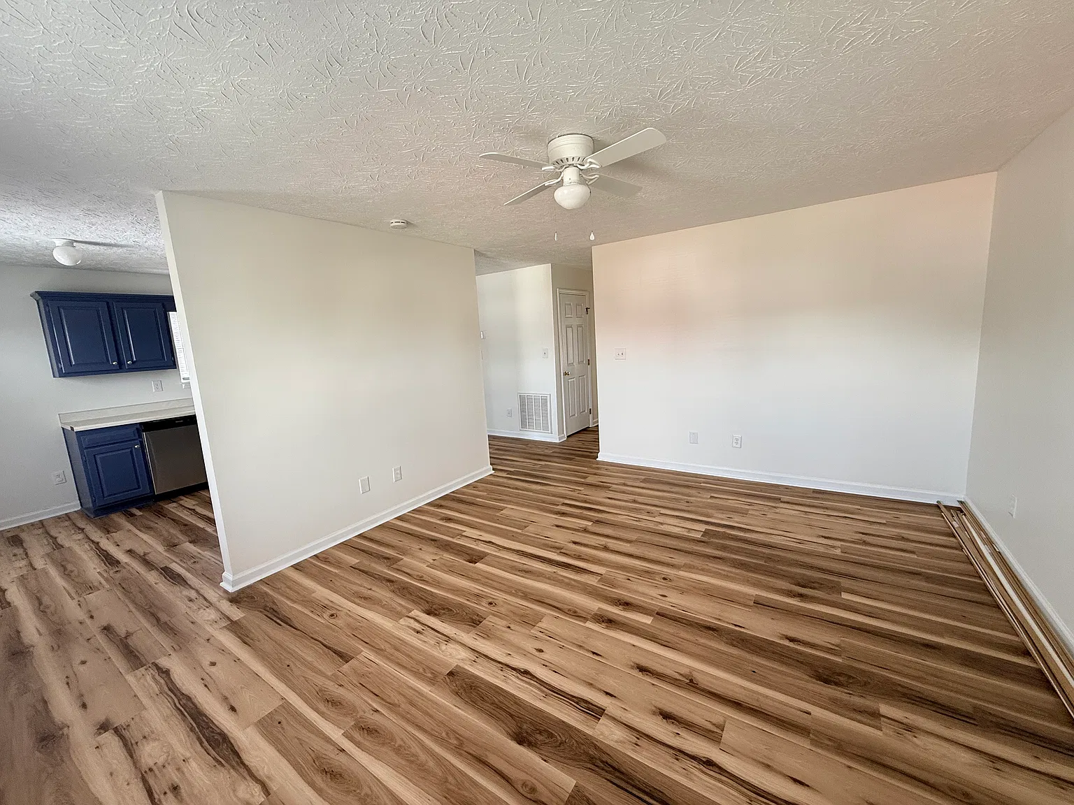2 bed, 1000 sqft, $1,100 — Photo 3