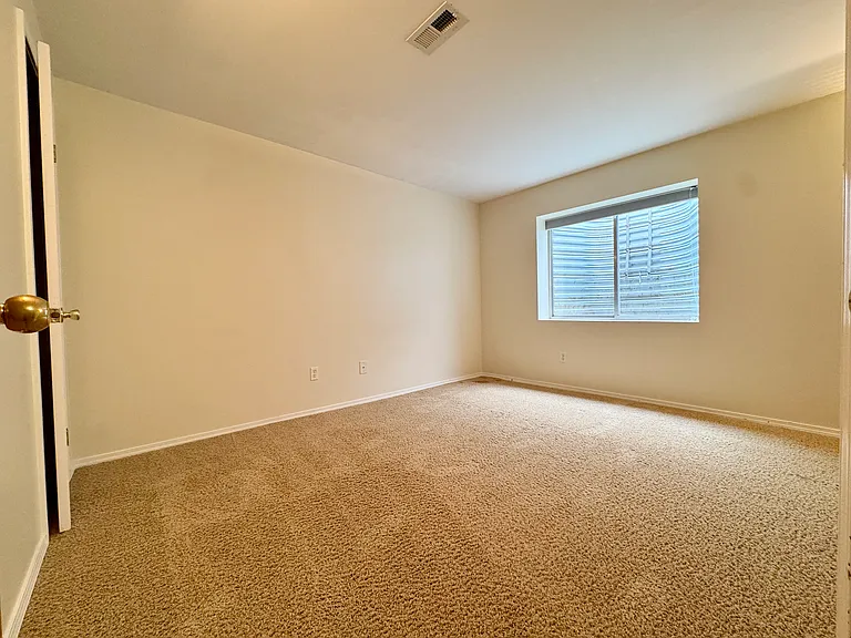 5413 Plumstead Dr — Photo 17