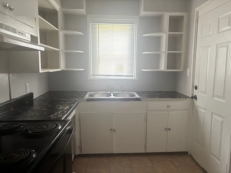 235 Broadmoor Dr — Photo 5