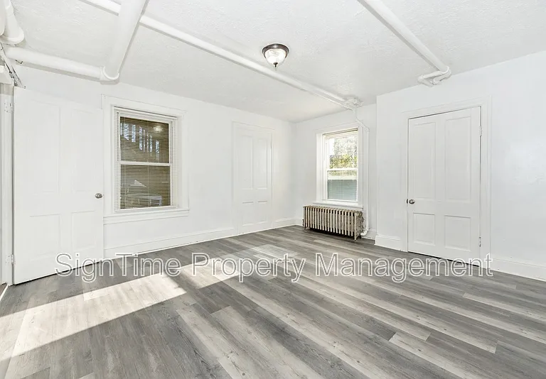 220 Summit Ave #BASEMENT — Photo 13