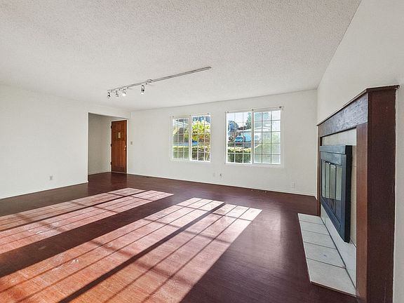 4th image of 2420 156th Ave SE
