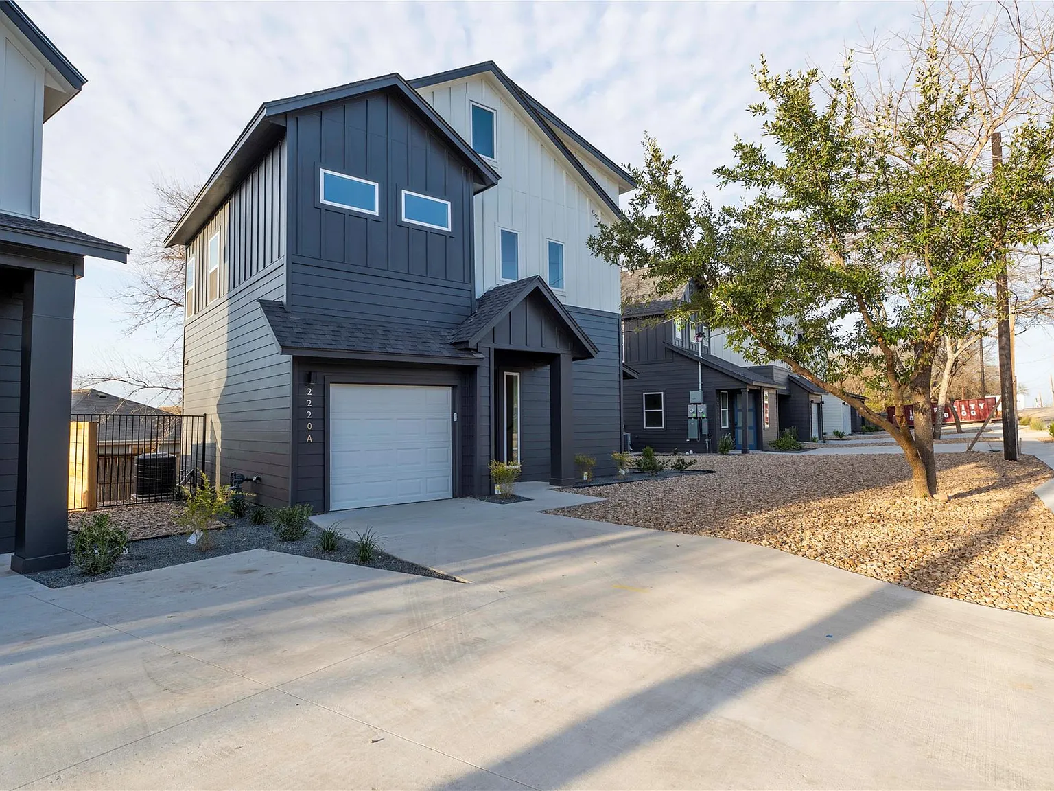 4 bed, 4.0 bath, 1834 sqft, $3,699 — Photo 4