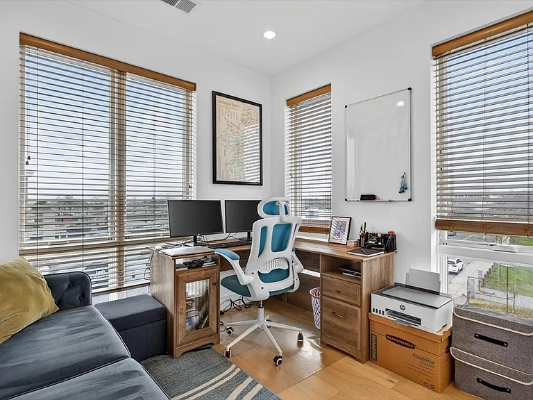 946 Saratoga St #303 — Photo 8