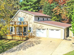 208 Timber Ridge Dr, Lenoir, NC 28645