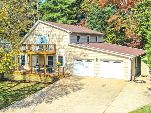 208 Timber Ridge Dr, Lenoir, NC 28645