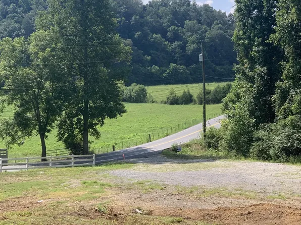 270 White School Rd, Sevierville, TN 37876