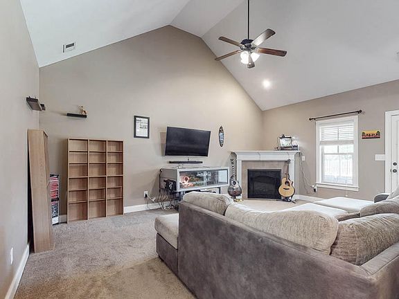 4th image of 3609 Penrith Dr