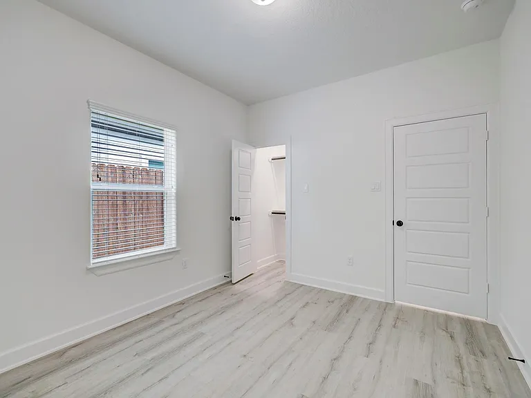 4002 Elmwood St #B — Photo 6