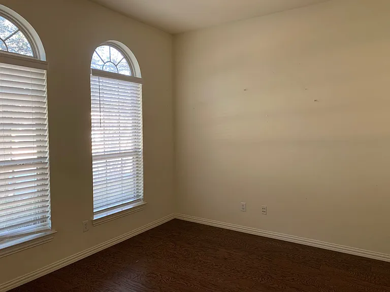 1017 Somerset Cir — Photo 2