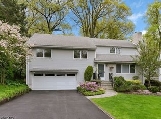 469 Hillcrest Rd, Ridgewood, NJ 07450