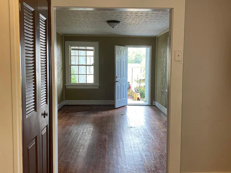 1710 Forest Ave #1 — Photo 7