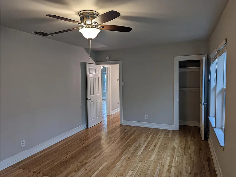 4526 Avenue H — Photo 11
