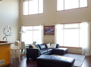 609 Crane Creek Ln, Eagan, MN 55121