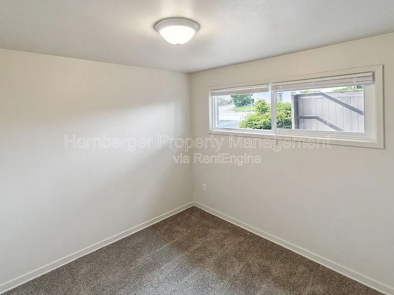 724 W Maxwell Ave — Photo 6
