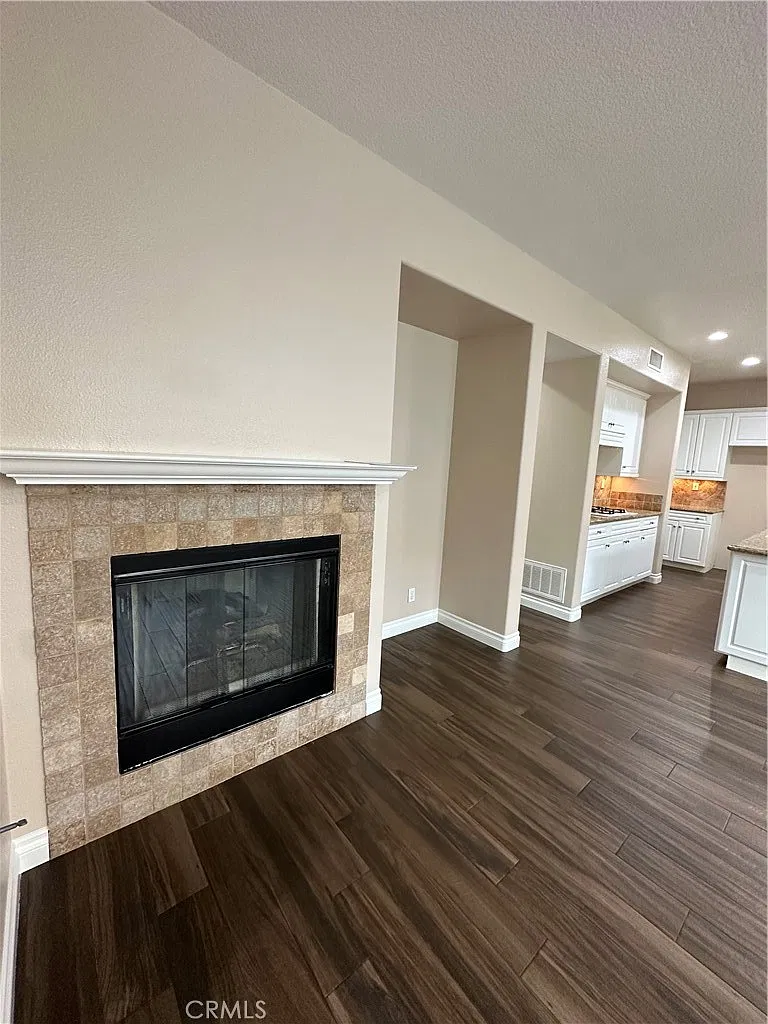 4 bed, 3.5 bath, 2435 sqft, $5,200 — Photo 3