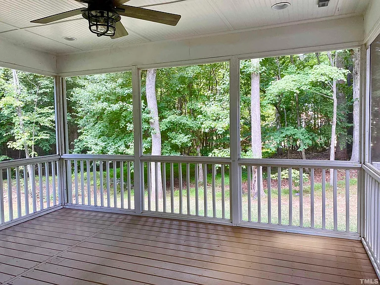 207 Lake Dr — Photo 28