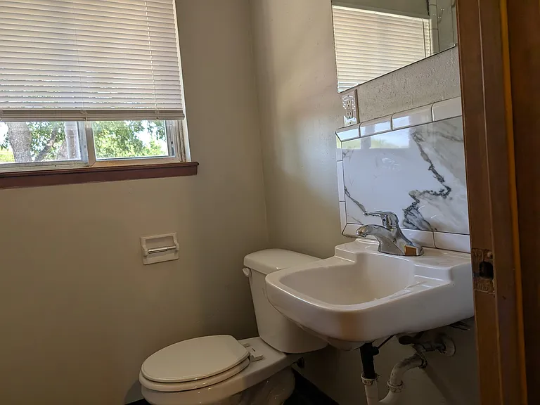 728 SW 4th Pl — Photo 7