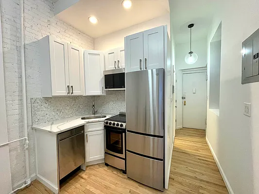 Rented by J PRESTON AND ASSOCIATES INC | media 15