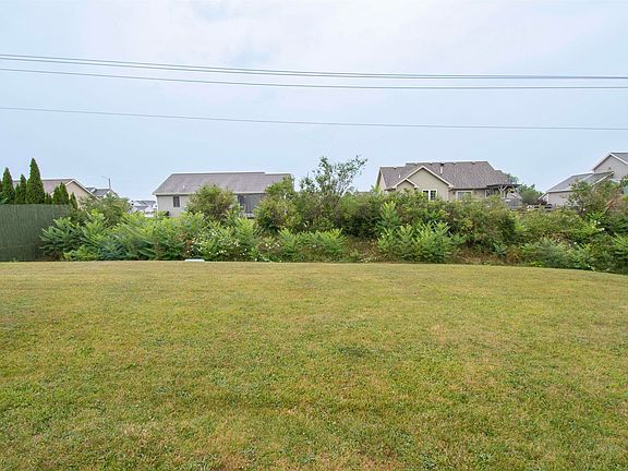 3rd image of 615 Seville Ct