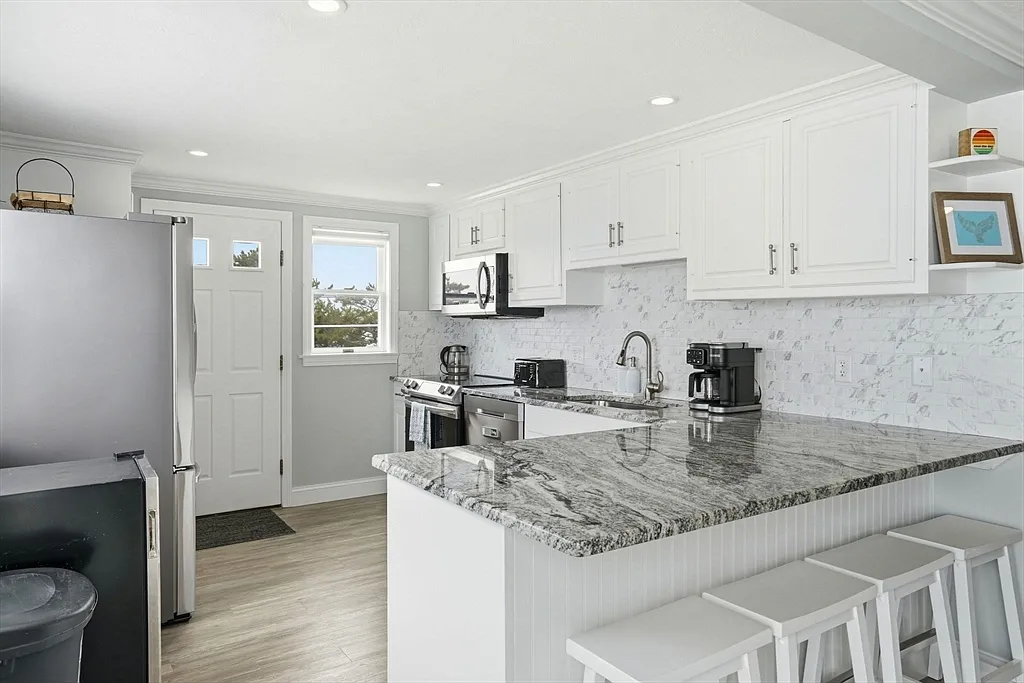 3 bed, 2.5 bath, 1404 sqft, $4,500 — Photo 3