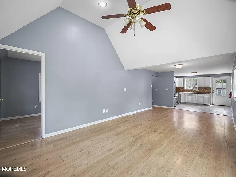 804 Nutswamp Rd #RED — Photo 9
