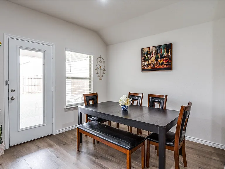 1307 Colonial Bluff Ln — Photo 12