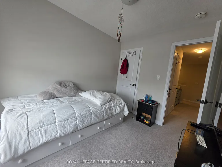 9 Valencia Ave — Photo 13