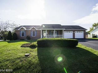 15 Pembroke Ln, Falling Waters, WV 25419