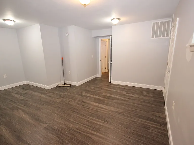 114-118 S Parke St — Photo 11