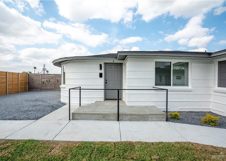 1st image of 812 Redwood Ave #4