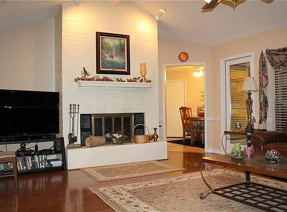 5th image of 4909 Lake Side Cir
