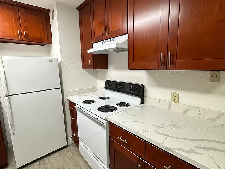 3259 Marshall Way #10 — Photo 8
