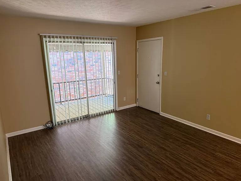 1011 Oakview Ave #1-16 — Photo 2