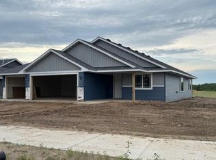 7238 Hawthorne Ct, North Branch, MN 55056