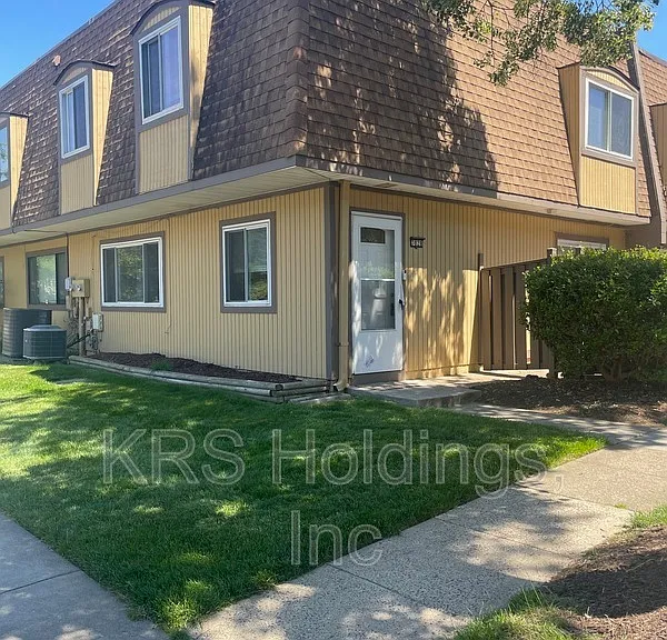 3828 Miramonte Pl #B — Photo 2