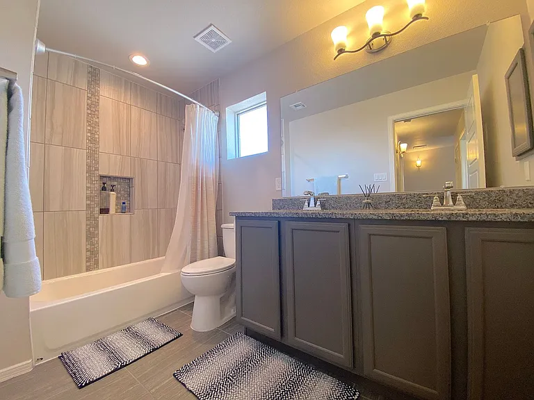 528 Delancey St — Photo 25