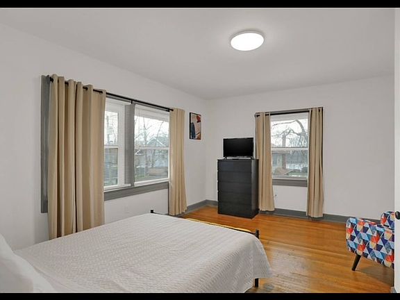 3rd image of 401 E 38th St APT 4