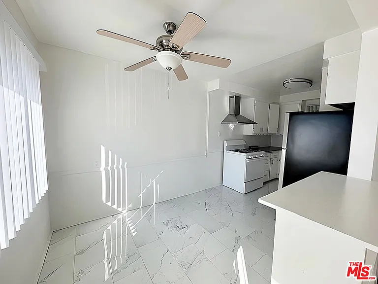 228 S Mariposa Ave #2 — Photo 15